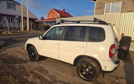 Chevrolet Niva I рестайлинг, 2017 год, 720 000 рублей, 5 фотография
