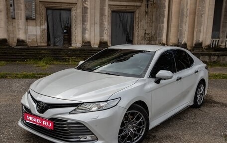 Toyota Camry, 2019 год, 3 580 000 рублей, 1 фотография