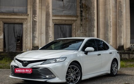 Toyota Camry, 2019 год, 3 580 000 рублей, 2 фотография
