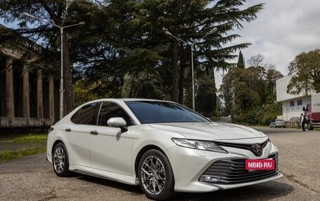 Toyota Camry, 2019 год, 3 580 000 рублей, 10 фотография