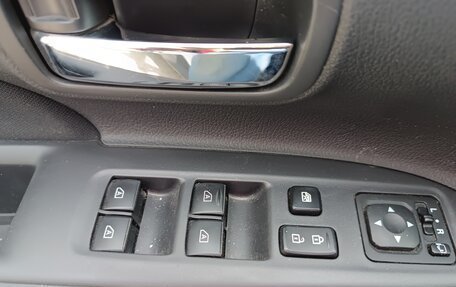 Mitsubishi Outlander III рестайлинг 3, 2020 год, 2 600 000 рублей, 10 фотография