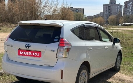 Toyota Prius Alpha I (ZVW40/41), 2015 год, 1 877 000 рублей, 10 фотография