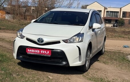 Toyota Prius Alpha I (ZVW40/41), 2015 год, 1 877 000 рублей, 2 фотография