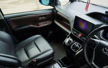 Toyota Esquire I, 2014 год, 2 100 000 рублей, 14 фотография