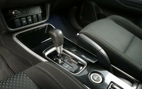 Mitsubishi Outlander III рестайлинг 3, 2017 год, 1 795 000 рублей, 10 фотография