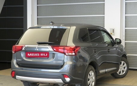 Mitsubishi Outlander III рестайлинг 3, 2017 год, 1 795 000 рублей, 2 фотография