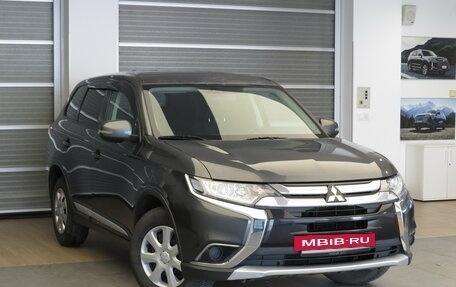 Mitsubishi Outlander III рестайлинг 3, 2017 год, 1 795 000 рублей, 3 фотография