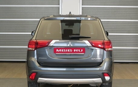 Mitsubishi Outlander III рестайлинг 3, 2017 год, 1 795 000 рублей, 15 фотография