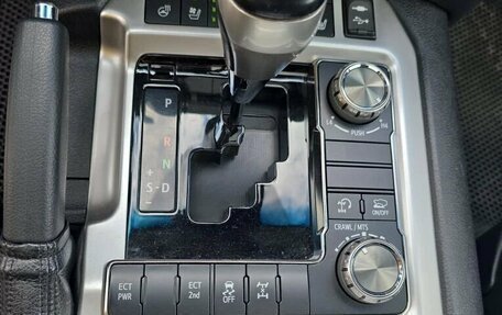 Toyota Land Cruiser 200, 2017 год, 6 999 000 рублей, 6 фотография