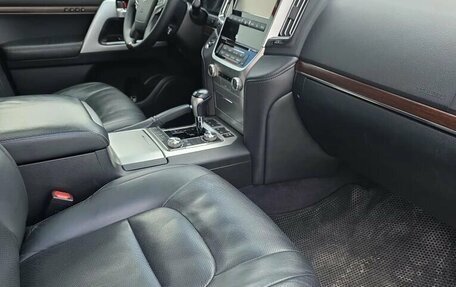 Toyota Land Cruiser 200, 2017 год, 6 999 000 рублей, 9 фотография