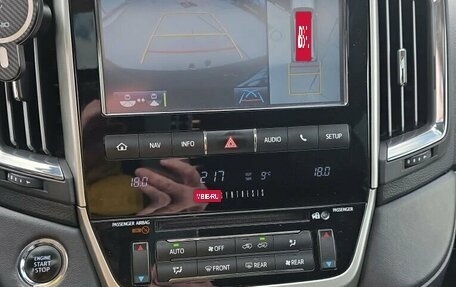 Toyota Land Cruiser 200, 2017 год, 6 999 000 рублей, 7 фотография