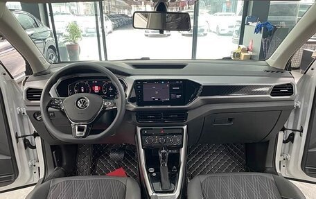 Volkswagen T-Cross I, 2023 год, 1 650 000 рублей, 7 фотография