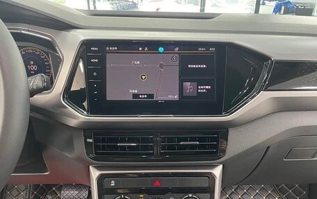 Volkswagen T-Cross I, 2023 год, 1 650 000 рублей, 10 фотография