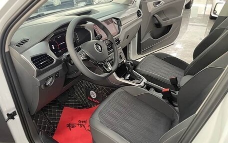 Volkswagen T-Cross I, 2023 год, 1 650 000 рублей, 6 фотография