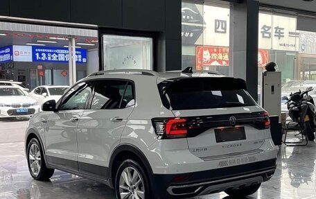 Volkswagen T-Cross I, 2023 год, 1 650 000 рублей, 9 фотография