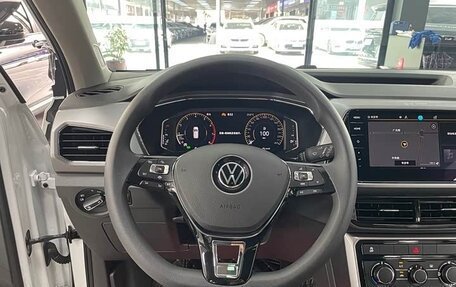 Volkswagen T-Cross I, 2023 год, 1 650 000 рублей, 13 фотография