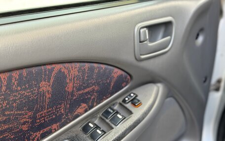 Toyota Avensis III рестайлинг, 1999 год, 280 000 рублей, 22 фотография