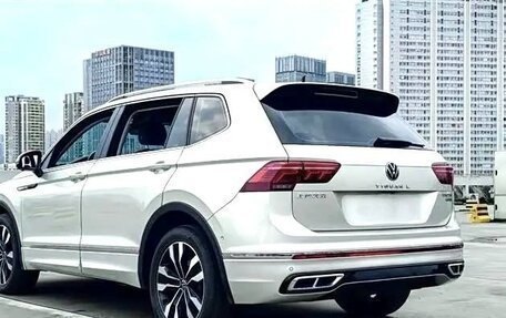 Volkswagen Tiguan II, 2022 год, 4 000 980 рублей, 3 фотография