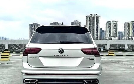 Volkswagen Tiguan II, 2022 год, 4 000 980 рублей, 5 фотография