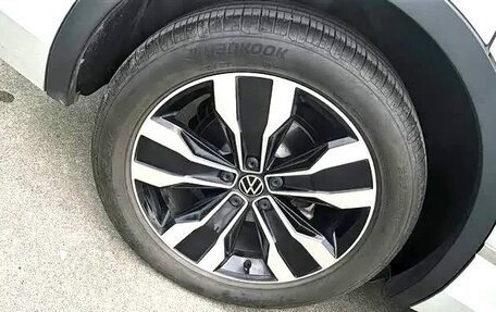 Volkswagen Tiguan II, 2022 год, 4 000 980 рублей, 9 фотография