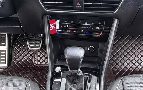 Volkswagen Tiguan II, 2022 год, 4 000 980 рублей, 11 фотография