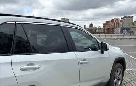 Toyota RAV4, 2021 год, 3 250 000 рублей, 3 фотография