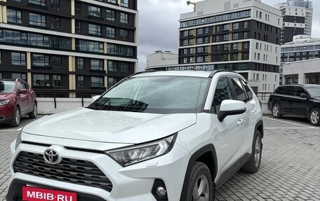 Toyota RAV4, 2021 год, 3 250 000 рублей, 2 фотография