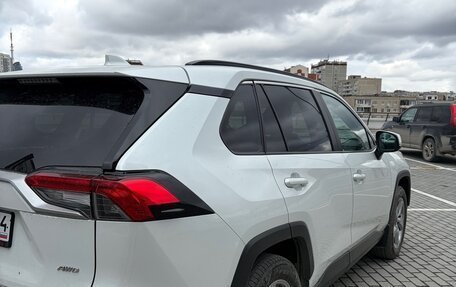 Toyota RAV4, 2021 год, 3 250 000 рублей, 4 фотография