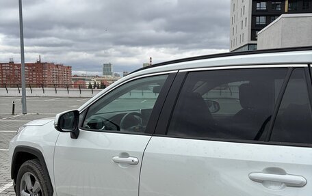 Toyota RAV4, 2021 год, 3 250 000 рублей, 8 фотография