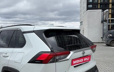 Toyota RAV4, 2021 год, 3 250 000 рублей, 5 фотография