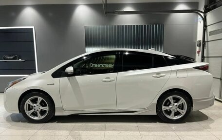 Toyota Prius IV XW50, 2016 год, 1 435 000 рублей, 2 фотография