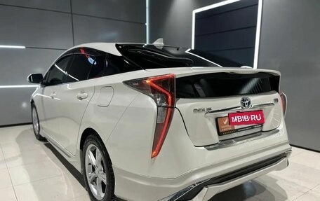Toyota Prius IV XW50, 2016 год, 1 435 000 рублей, 3 фотография