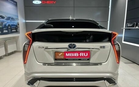 Toyota Prius IV XW50, 2016 год, 1 435 000 рублей, 4 фотография