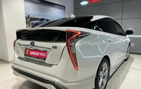Toyota Prius IV XW50, 2016 год, 1 435 000 рублей, 5 фотография