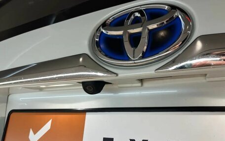 Toyota Prius IV XW50, 2016 год, 1 435 000 рублей, 12 фотография