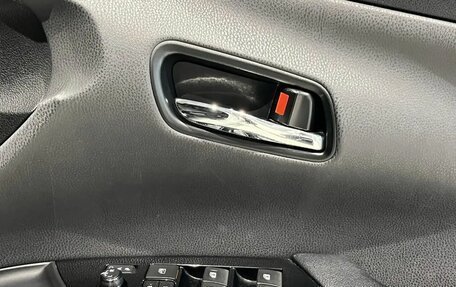 Toyota Prius IV XW50, 2016 год, 1 435 000 рублей, 14 фотография