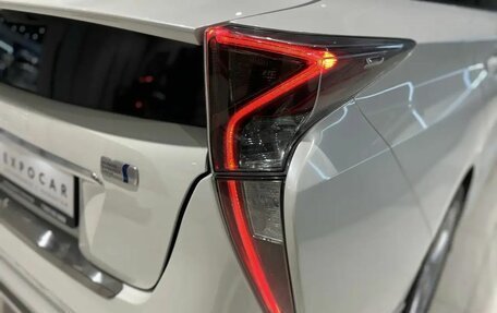 Toyota Prius IV XW50, 2016 год, 1 435 000 рублей, 13 фотография