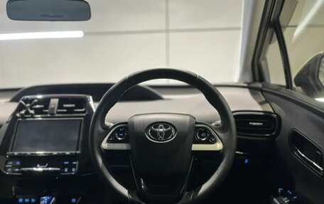 Toyota Prius IV XW50, 2016 год, 1 435 000 рублей, 16 фотография