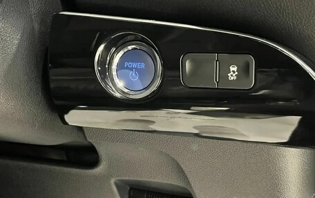 Toyota Prius IV XW50, 2016 год, 1 435 000 рублей, 15 фотография