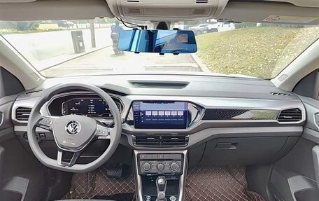 Volkswagen T-Cross I, 2023 год, 1 680 000 рублей, 7 фотография