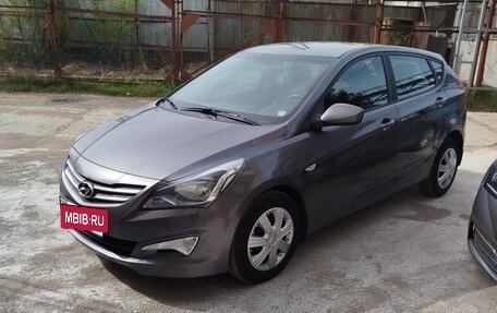 Hyundai Solaris II рестайлинг, 2015 год, 990 000 рублей, 2 фотография