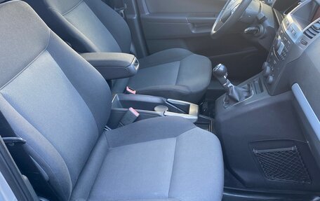 Opel Zafira B, 2007 год, 625 000 рублей, 20 фотография