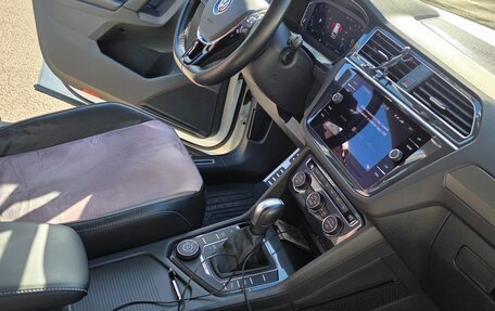 Volkswagen Tiguan II, 2020 год, 3 080 000 рублей, 5 фотография