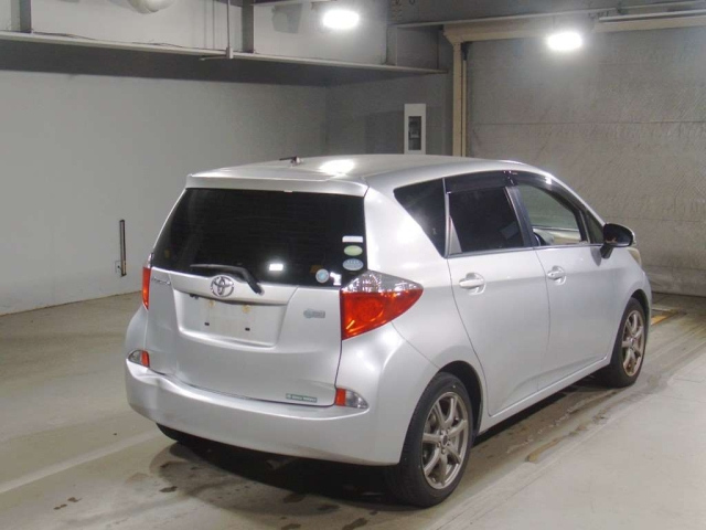 Toyota Ractis II, 2013 год, 974 000 рублей, 2 фотография