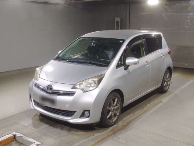 Toyota Ractis II, 2013 год, 974 000 рублей, 1 фотография