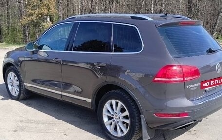 Volkswagen Touareg III, 2011 год, 1 790 000 рублей, 2 фотография