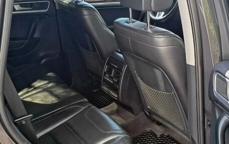 Volkswagen Touareg III, 2011 год, 1 790 000 рублей, 18 фотография