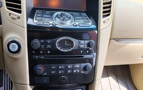 Infiniti QX70, 2015 год, 2 090 000 рублей, 13 фотография