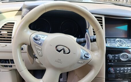 Infiniti QX70, 2015 год, 2 090 000 рублей, 11 фотография