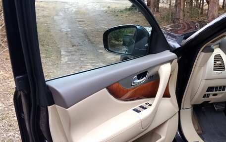 Infiniti QX70, 2015 год, 2 090 000 рублей, 19 фотография